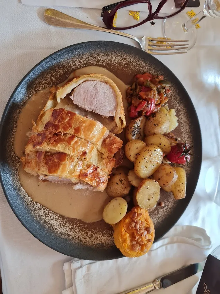 Filet Mignon En Croûte Sauce Foie Gras